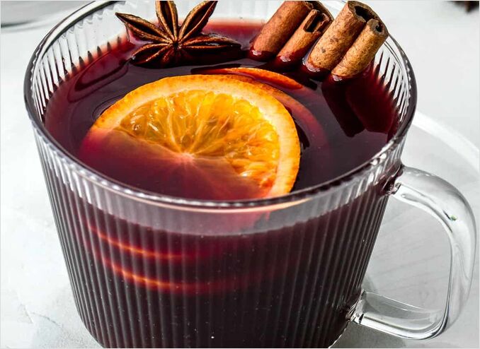 Muled wine garnishing example